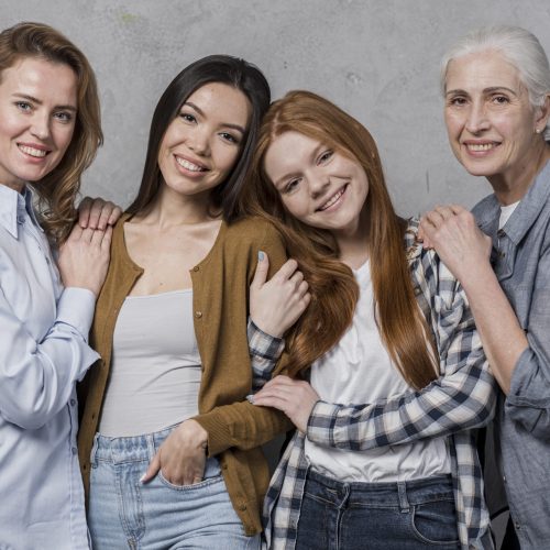 comunita-di-vista-frontale-di-sorridere-delle-donne